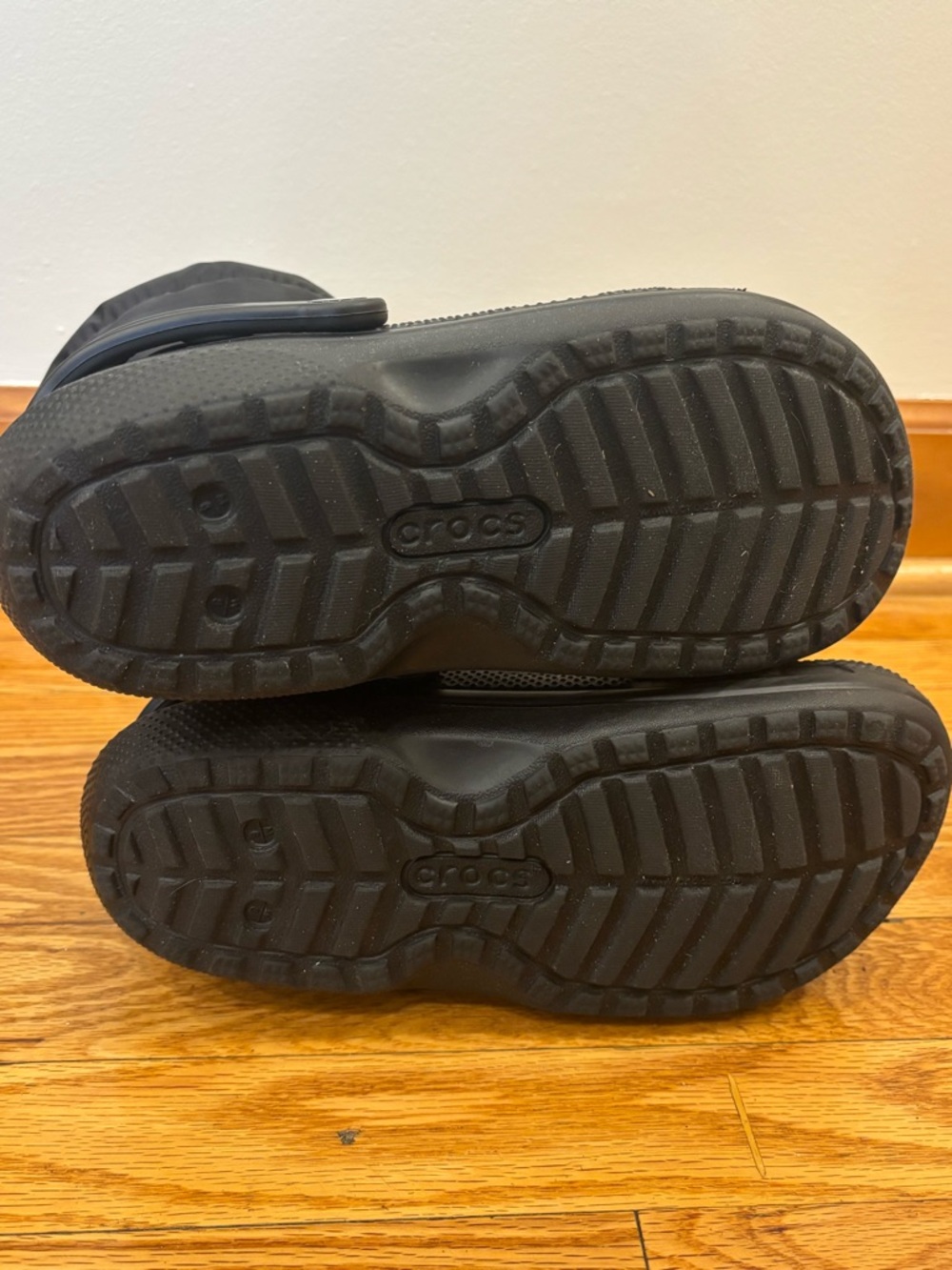 CROCS Black Women's Insulated Ankle Booties - Picture 7 of 8